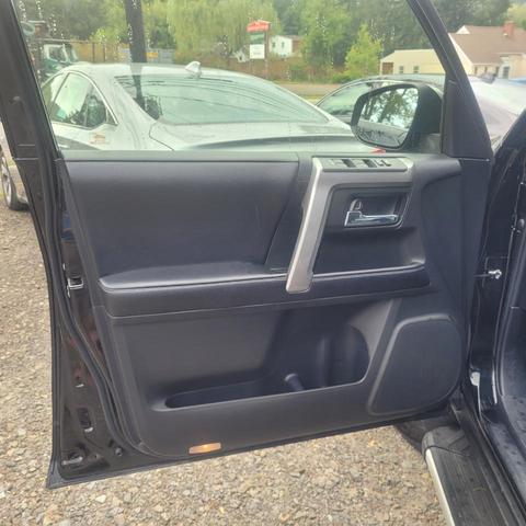 Photo of 2017 Midnight Black Metallic Toyota 4Runner