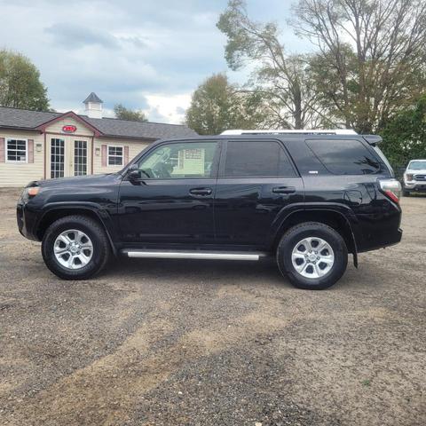 Photo of 2017 Midnight Black Metallic Toyota 4Runner