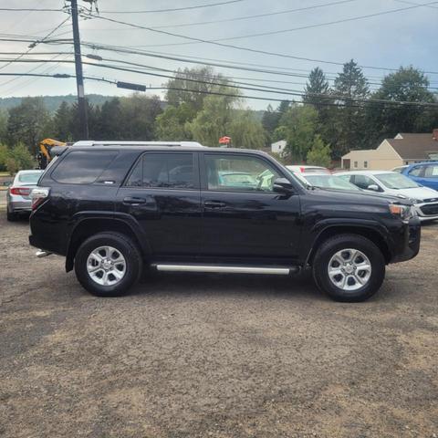 Photo of 2017 Midnight Black Metallic Toyota 4Runner