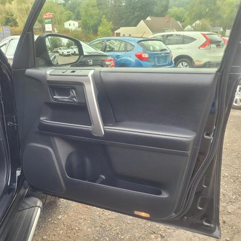 Photo of 2017 Midnight Black Metallic Toyota 4Runner