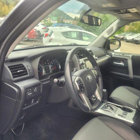 Photo of 2017 Midnight Black Metallic Toyota 4Runner