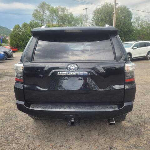 Photo of 2017 Midnight Black Metallic Toyota 4Runner