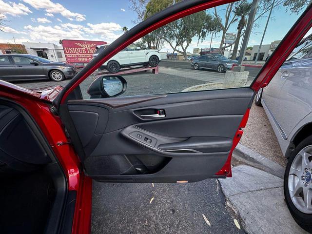Photo of 2021 Burgandy Toyota Avalon