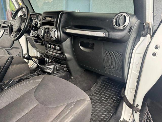 Photo of 2015 Bright White Clearcoat Jeep Wrangler