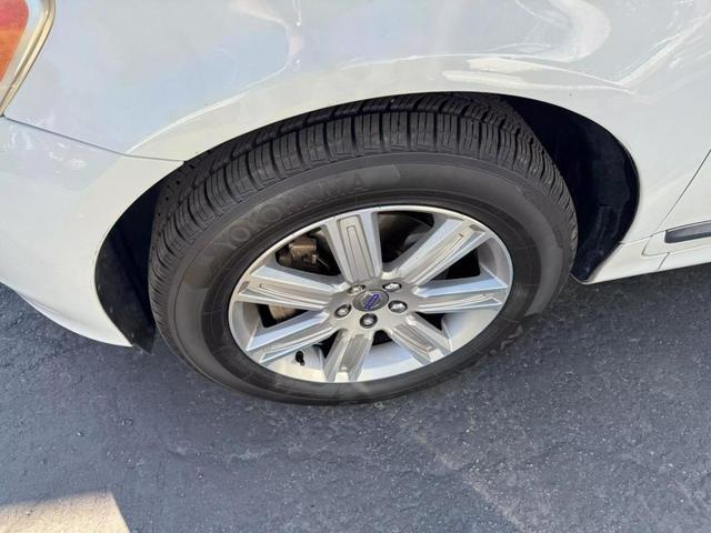 Photo of 2017 White Volvo XC60