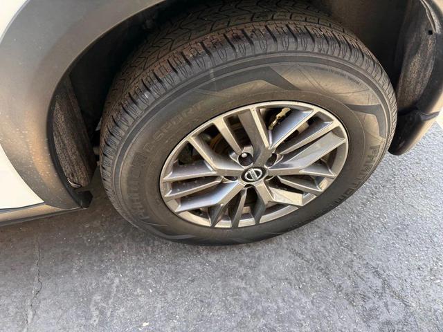 Photo of 2021 Glacier White Nissan Rogue