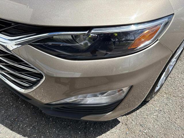 Photo of 2023 Mineral Gray Metallic Chevrolet Malibu