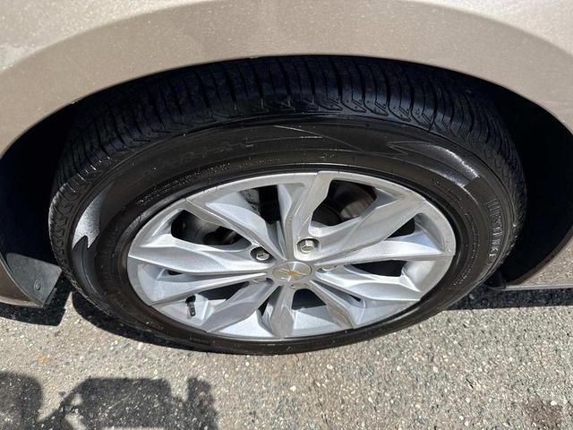 Photo of 2023 Mineral Gray Metallic Chevrolet Malibu