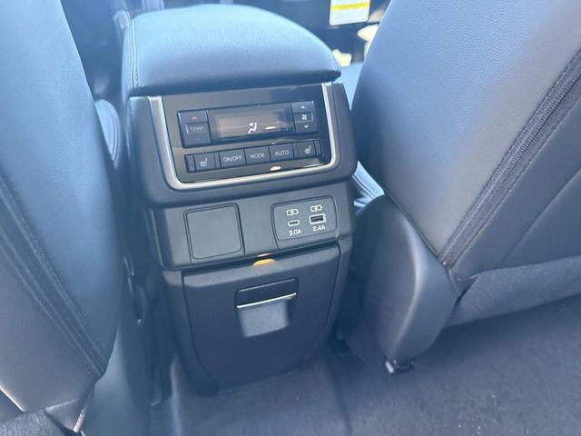 Photo of 2025 Crystal White Pearl Subaru Ascent