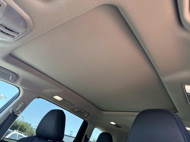 Photo of 2025 Crystal White Pearl Subaru Ascent