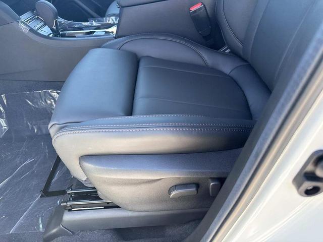 Photo of 2025 Crystal White Pearl Subaru Ascent