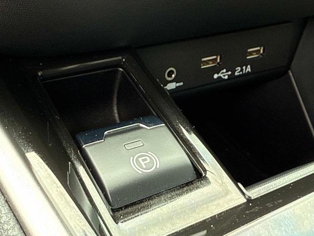 Photo of 2022 Ice Silver Metallic Subaru Legacy