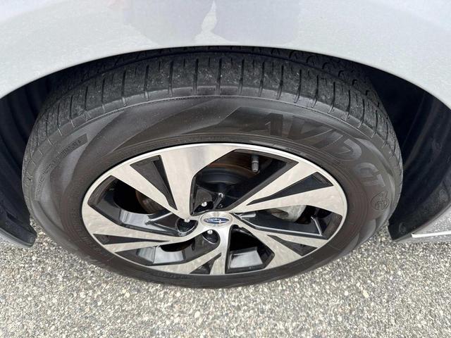 Photo of 2022 Ice Silver Metallic Subaru Legacy