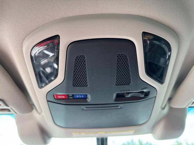 Photo of 2022 Ice Silver Metallic Subaru Legacy