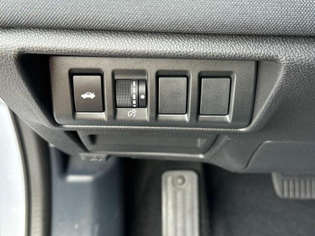 Photo of 2022 Ice Silver Metallic Subaru Legacy