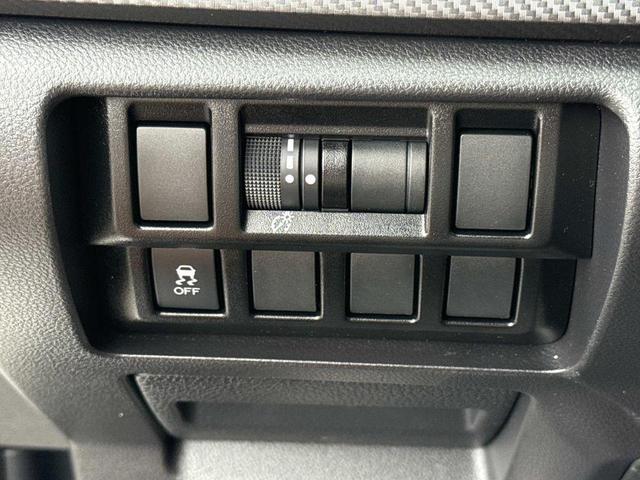 Photo of 2023 Crystal White Pearl Subaru Impreza