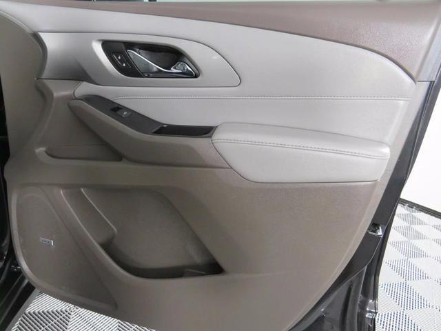 Photo of 2021 Mosaic Black Metallic Chevrolet Traverse
