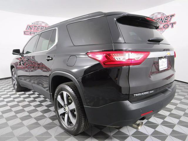 Photo of 2021 Mosaic Black Metallic Chevrolet Traverse