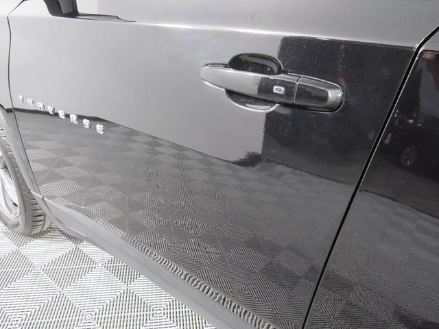 Photo of 2021 Mosaic Black Metallic Chevrolet Traverse
