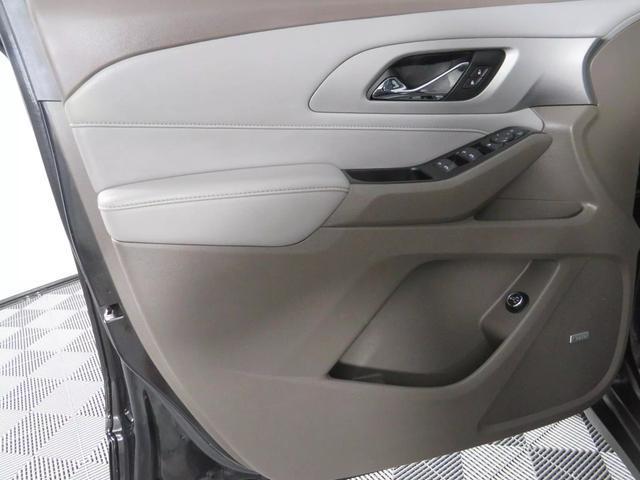 Photo of 2021 Mosaic Black Metallic Chevrolet Traverse