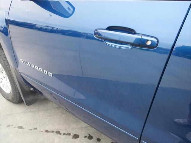 Photo of 2017 Deep Ocean Blue Metallic Chevrolet Silverado 1500