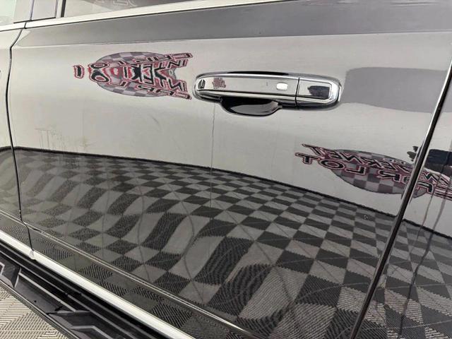 Photo of 2021 Onyx Black GMC Yukon XL