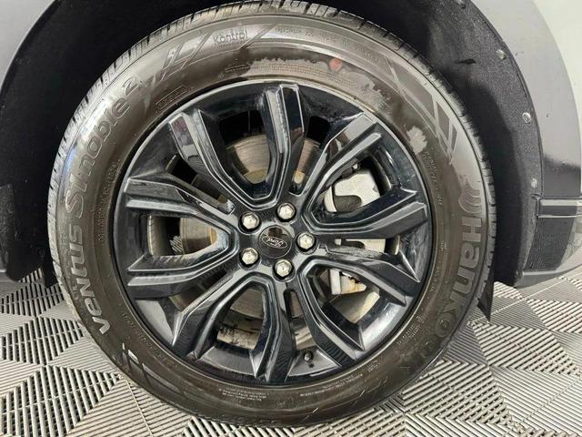 Photo of 2024 Agate Black Metallic Ford Edge