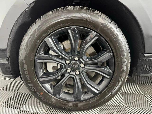 Photo of 2024 Agate Black Metallic Ford Edge