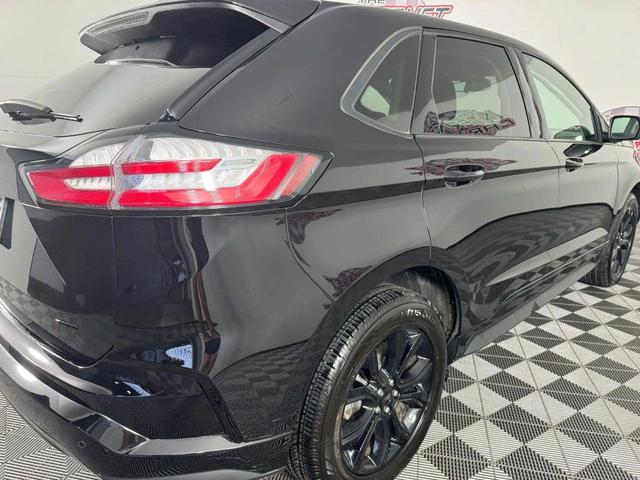 Photo of 2024 Agate Black Metallic Ford Edge