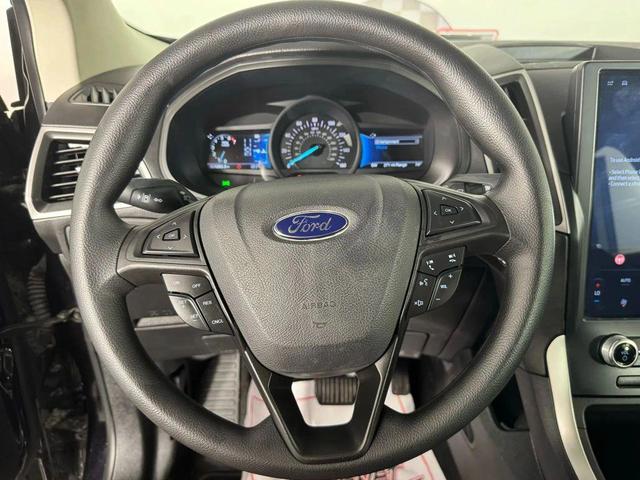 Photo of 2024 Agate Black Metallic Ford Edge