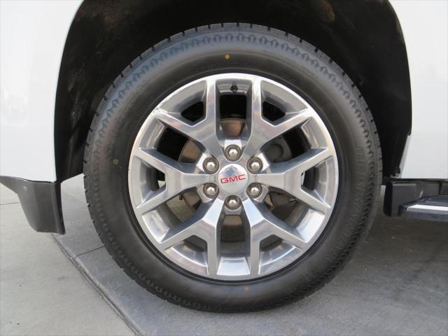 Photo of 2019 White GMC Yukon XL