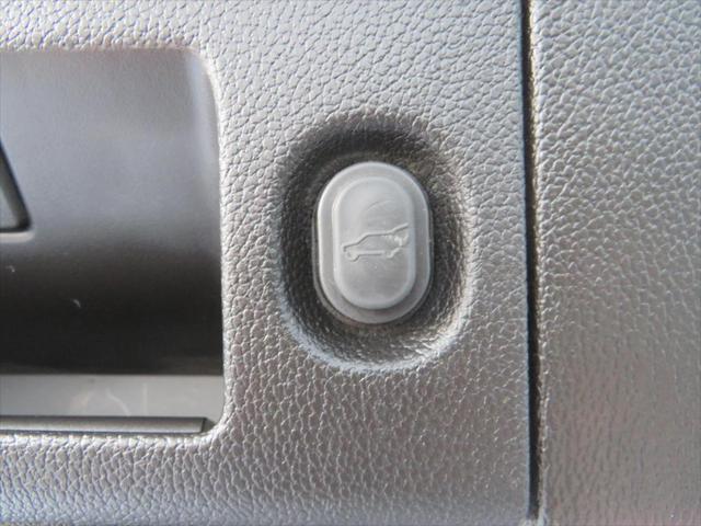 Photo of 2019 White GMC Yukon XL