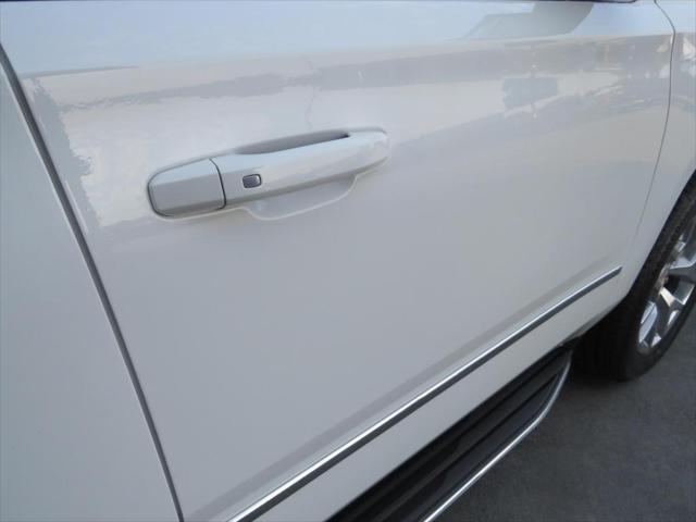 Photo of 2019 White GMC Yukon XL