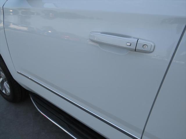 Photo of 2019 White GMC Yukon XL