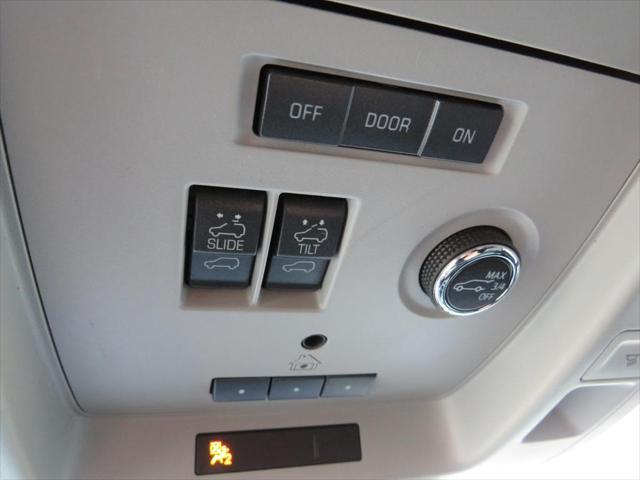 Photo of 2019 White GMC Yukon XL