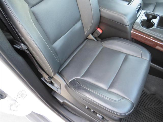 Photo of 2019 White GMC Yukon XL