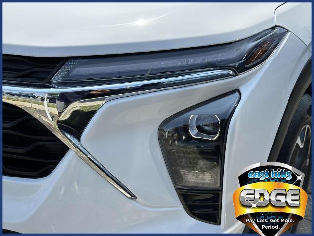 Photo of 2024 Summit White Chevrolet Trax