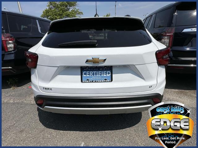 Photo of 2024 Summit White Chevrolet Trax