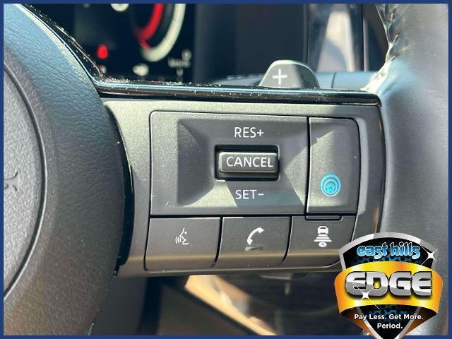 Photo of 2022 White 2 Tone Nissan Pathfinder