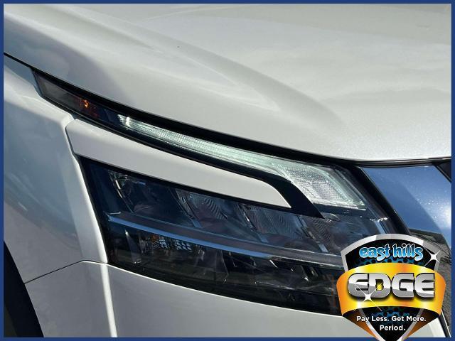 Photo of 2022 White 2 Tone Nissan Pathfinder