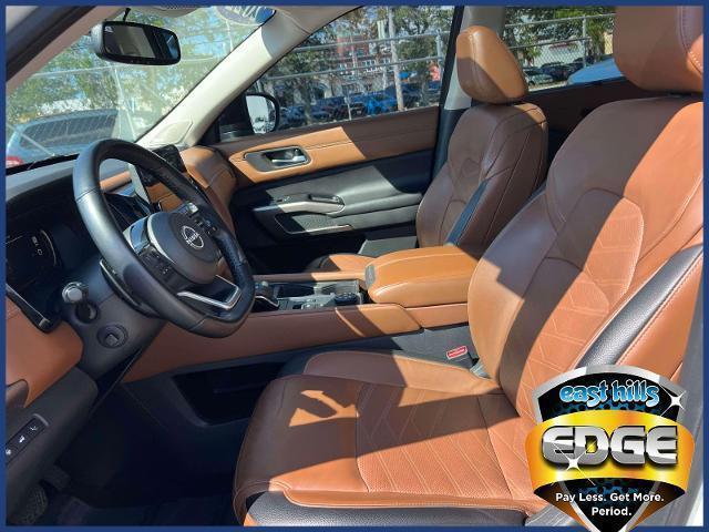 Photo of 2022 White 2 Tone Nissan Pathfinder