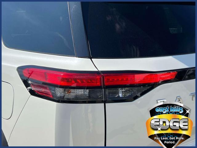 Photo of 2022 White 2 Tone Nissan Pathfinder