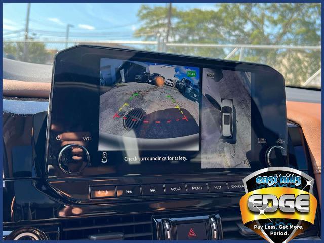 Photo of 2022 White 2 Tone Nissan Pathfinder