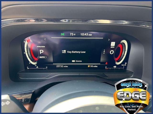 Photo of 2022 White 2 Tone Nissan Pathfinder