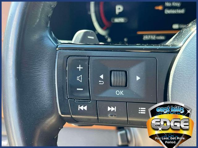 Photo of 2022 White 2 Tone Nissan Pathfinder