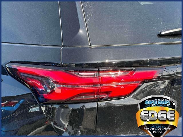 Photo of 2022 Mosaic Black Metallic Chevrolet Traverse