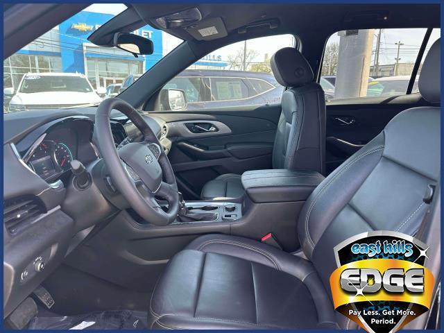 Photo of 2022 Mosaic Black Metallic Chevrolet Traverse