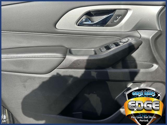 Photo of 2022 Mosaic Black Metallic Chevrolet Traverse
