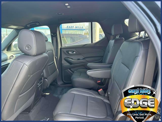 Photo of 2022 Mosaic Black Metallic Chevrolet Traverse