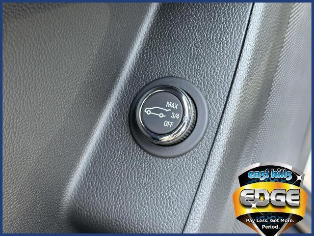 Photo of 2023 Summit White Chevrolet Traverse